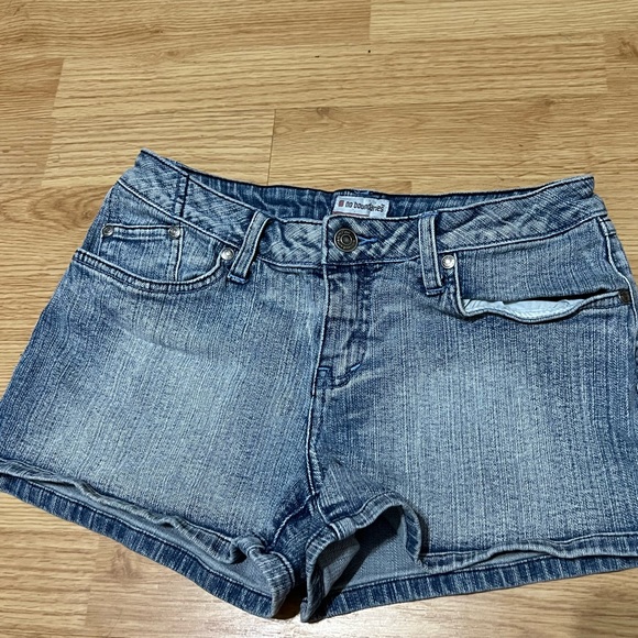 Jean low waisted shorts. - Picture 1 of 2